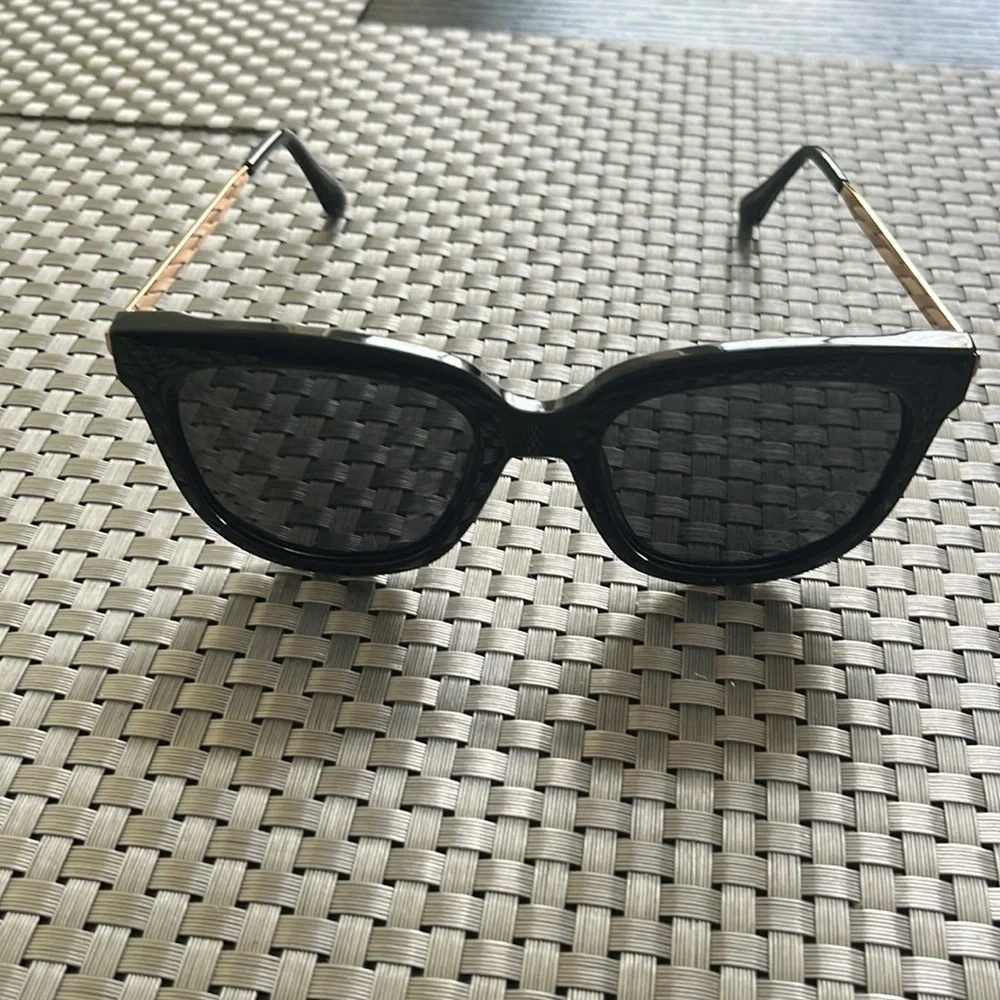 Black & Gold Sunglasses Large Frame Eyewear - Picture 1 of 4